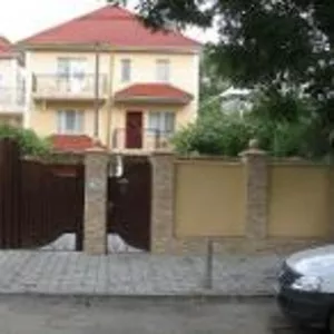 3-эт.дом с бассейном в центре Кишинева на ул.I.Zaikin 