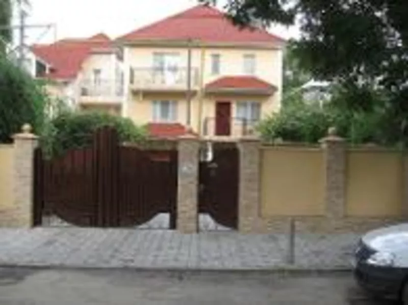 3-эт.дом с бассейном в центре Кишинева на ул.I.Zaikin 