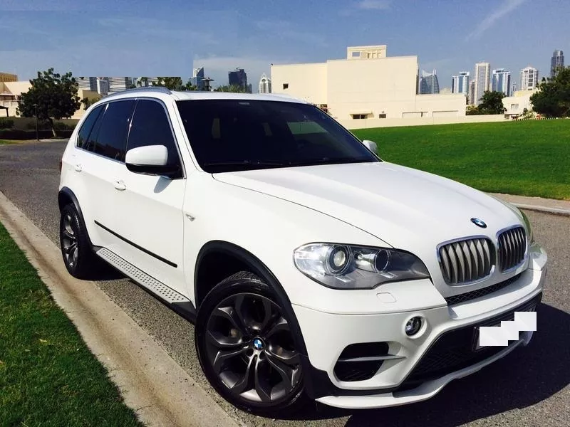 .BMW X5 2011 модельного,  белый цвет