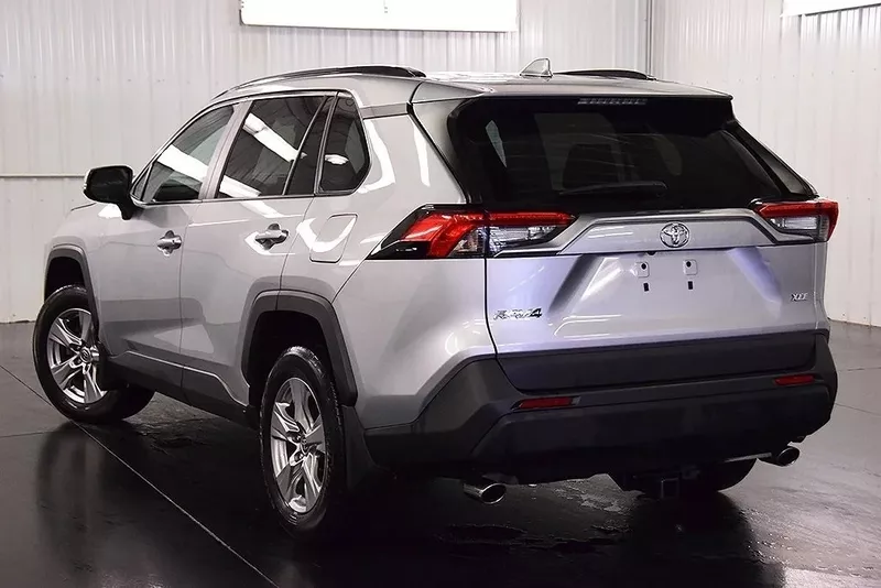 BUY CLEAN USED 2022 Toyota RAV4 XLE Full Option 2